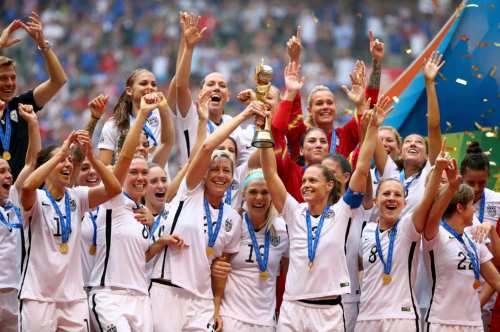 150702 us. women world cup trophy 2